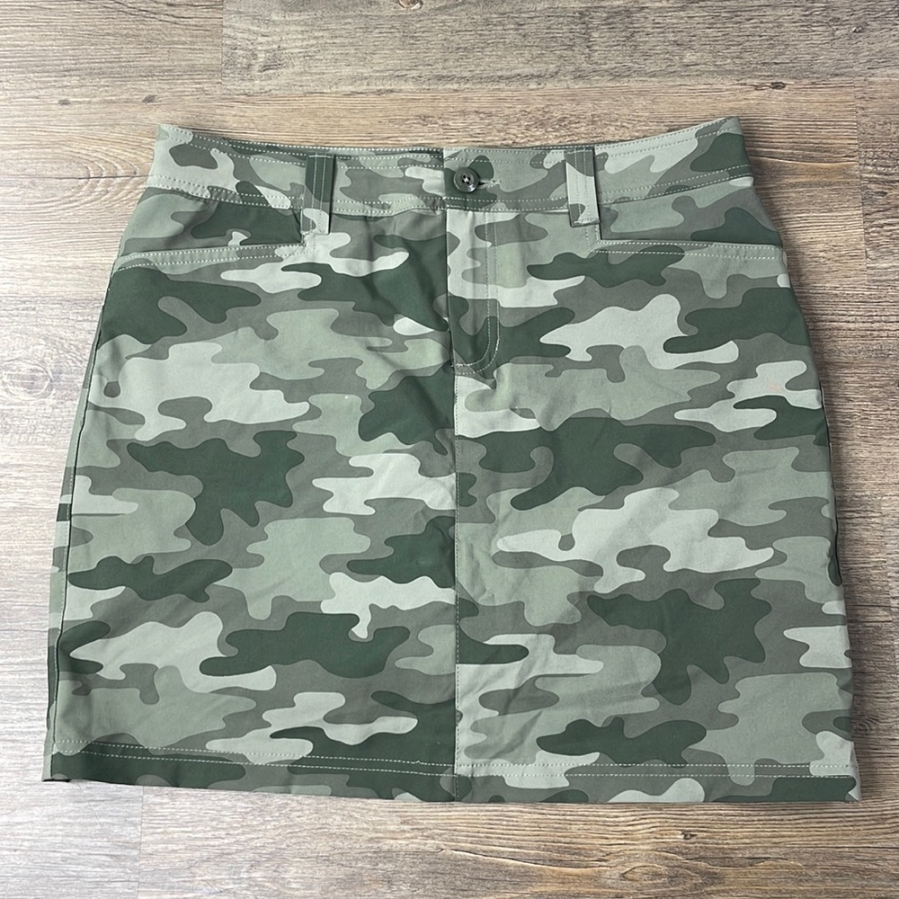 Eddie Bauer Women’s Green Camo Skirt, size 6